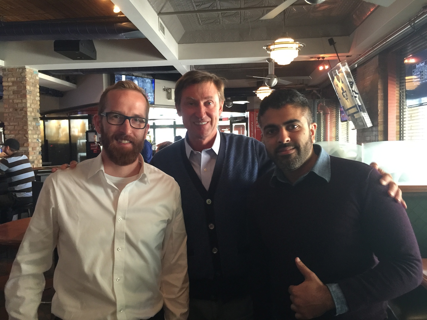 Wayne Gretzky (centre) and MI's Hassan Jaferi (right) with X.